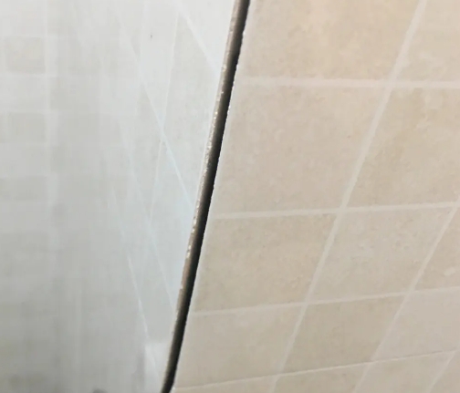 梓潼瓷砖空鼓维修公司分享阳台瓷砖脱落的修复过程可以分为以下几个步骤