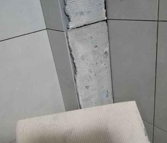 梓潼瓷砖空鼓维修公司分享下厨房瓷砖脱落的补救措施。